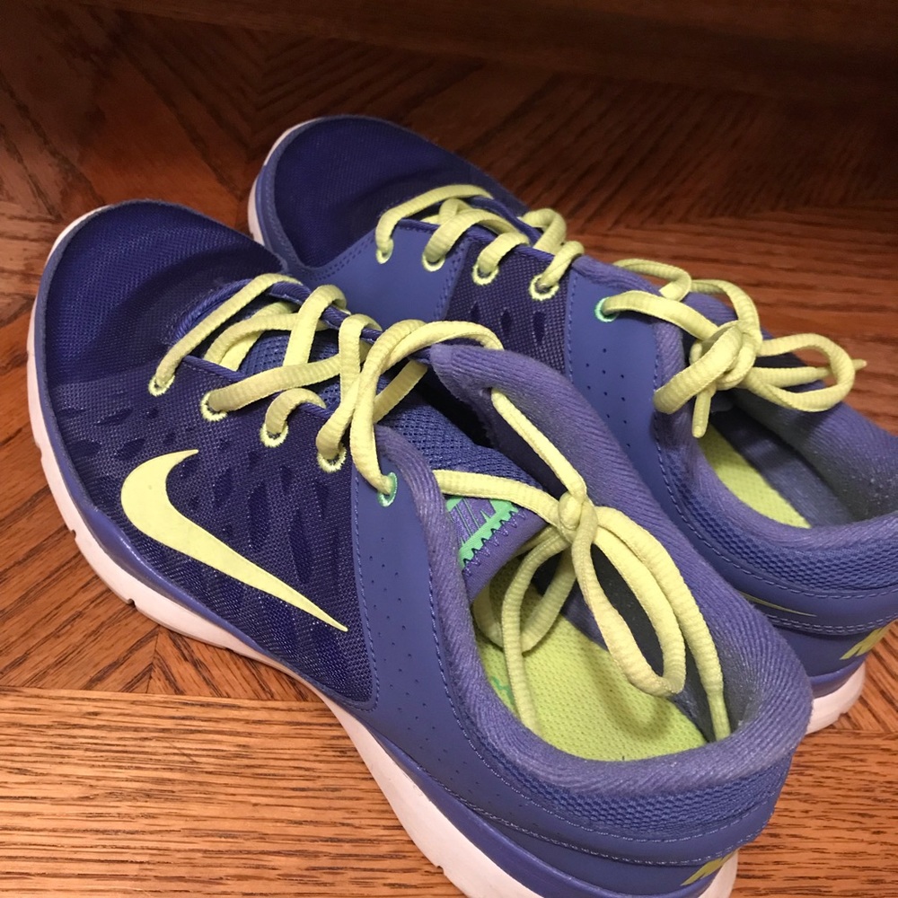 Nike shoes (women’s)